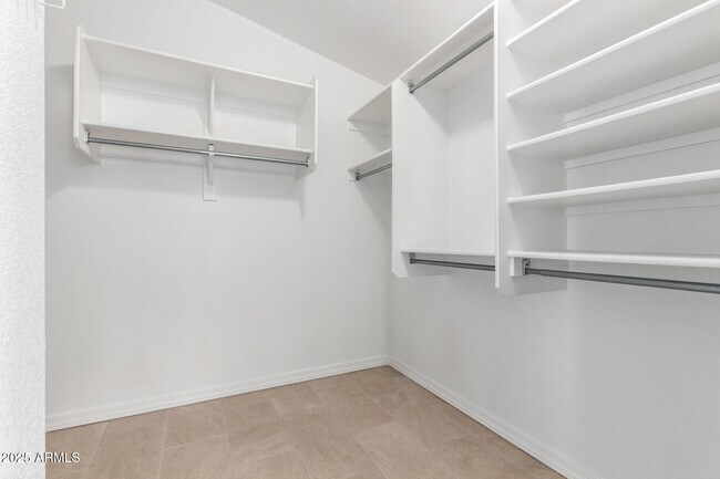 Building Photo - 3888 E Bancroft Ct