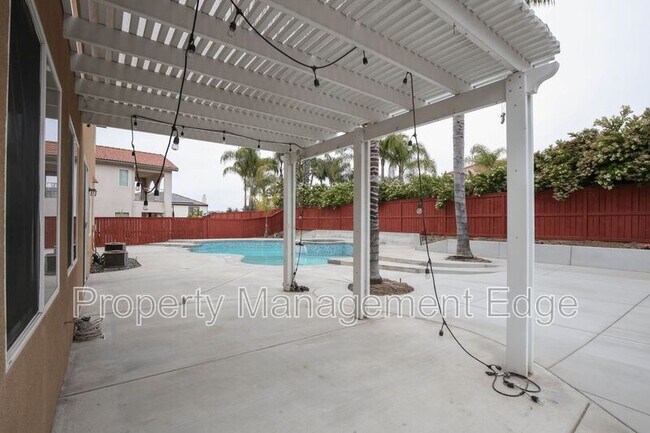 Building Photo - 32905 Northshire Cir
