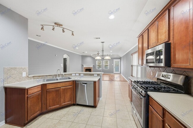 Building Photo - 604 Creekside Dr