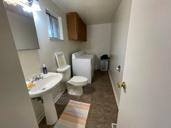 Building Photo - 3840 E 10th St