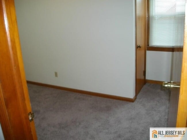 Building Photo - 6 Linwood Pl