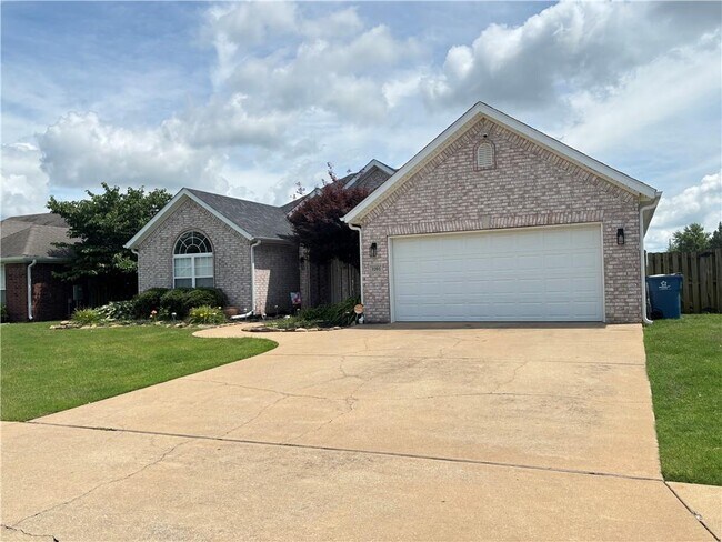 Building Photo - 3201 SW Camden Dr