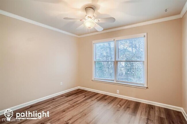 Building Photo - 4 br, 2.5 bath House - 142 Piedmont Ln UNIT