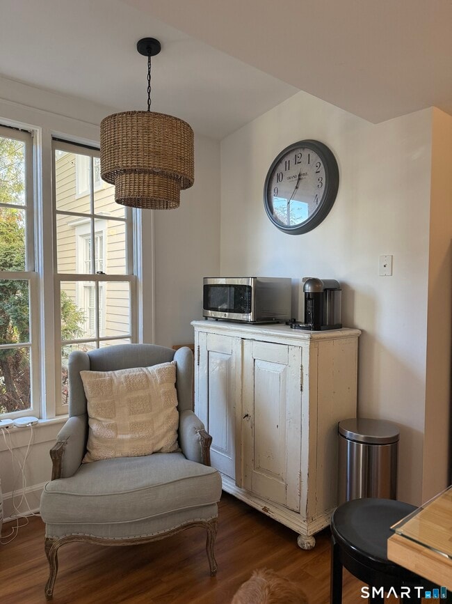 Building Photo - 174 Post Rd W