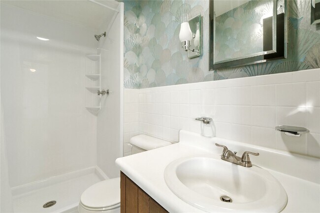 Building Photo - 2516 Westminister Dr