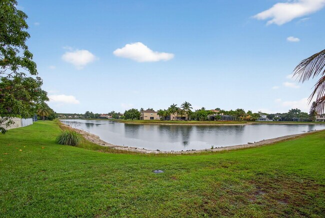 Building Photo - 8933 Alexandra Cir
