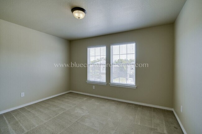 Building Photo - 706 Parkplace Ridge