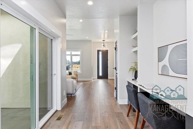 Building Photo - 1740 E State Ave