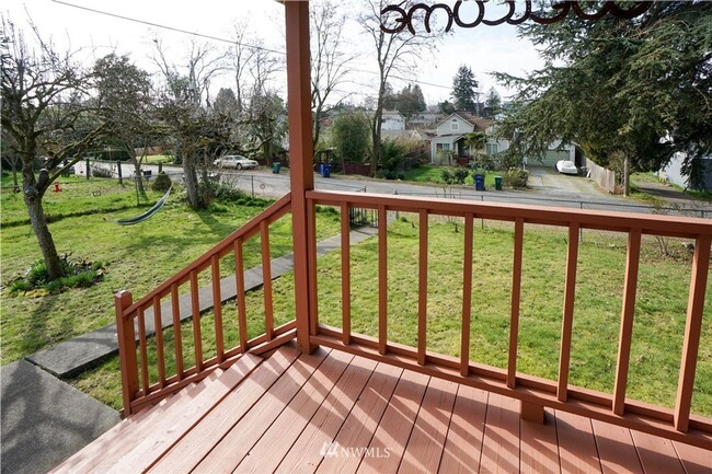 Building Photo - 2BDR House With HUGE Backyard ~ Centrally ...