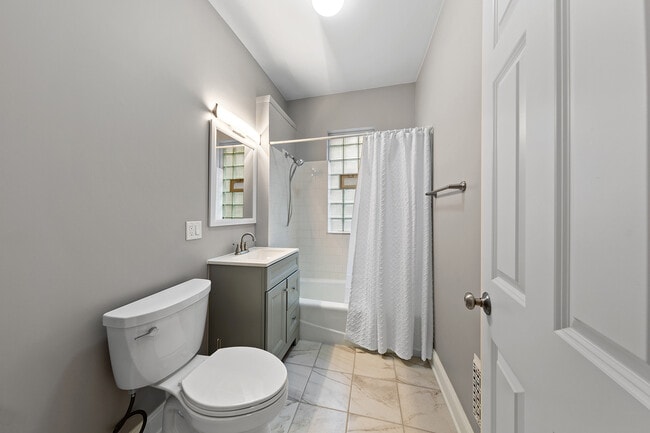 Building Photo - 3536 N Wolcott Ave