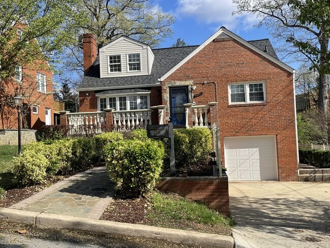 Building Photo - 6308 Joslyn Pl