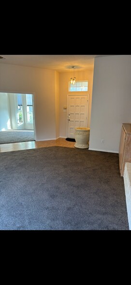 Building Photo - 1009 McCoy Dr