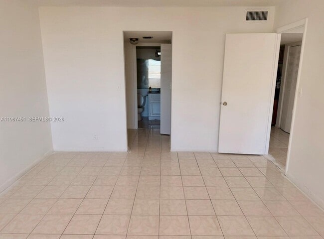 Building Photo - 2025 NE 164th St