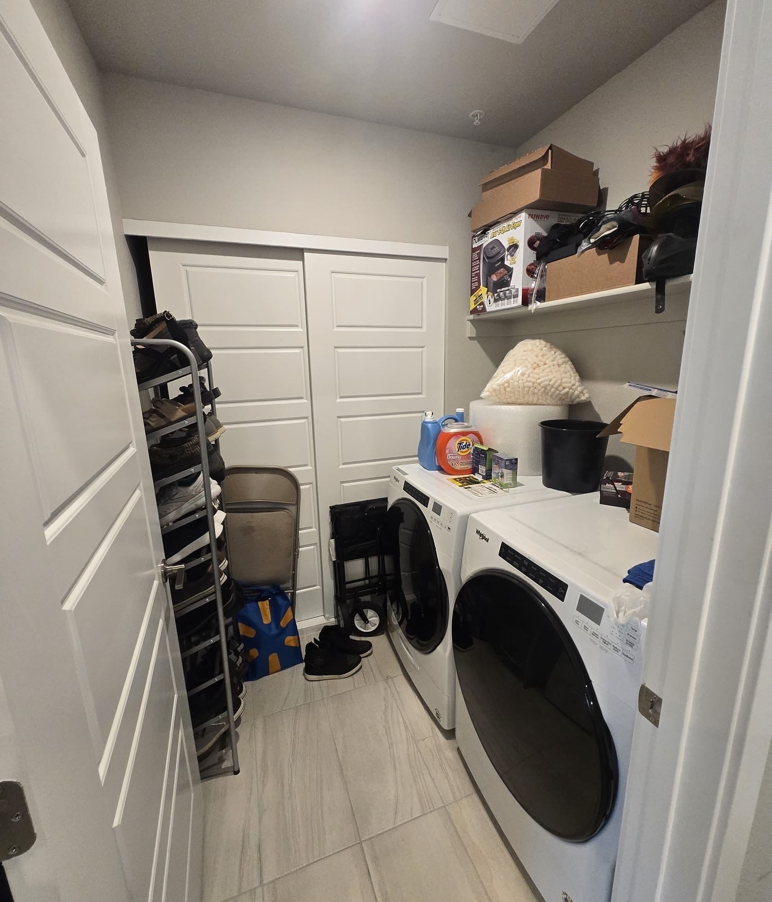 Laundry’s room - 420 E Fremont Pl