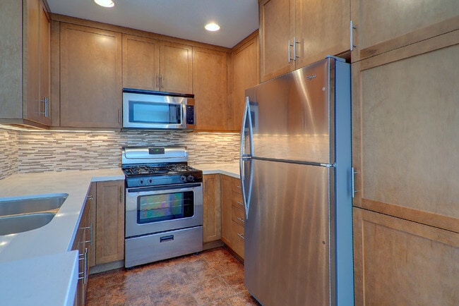 Building Photo - 9005 Cynthia St