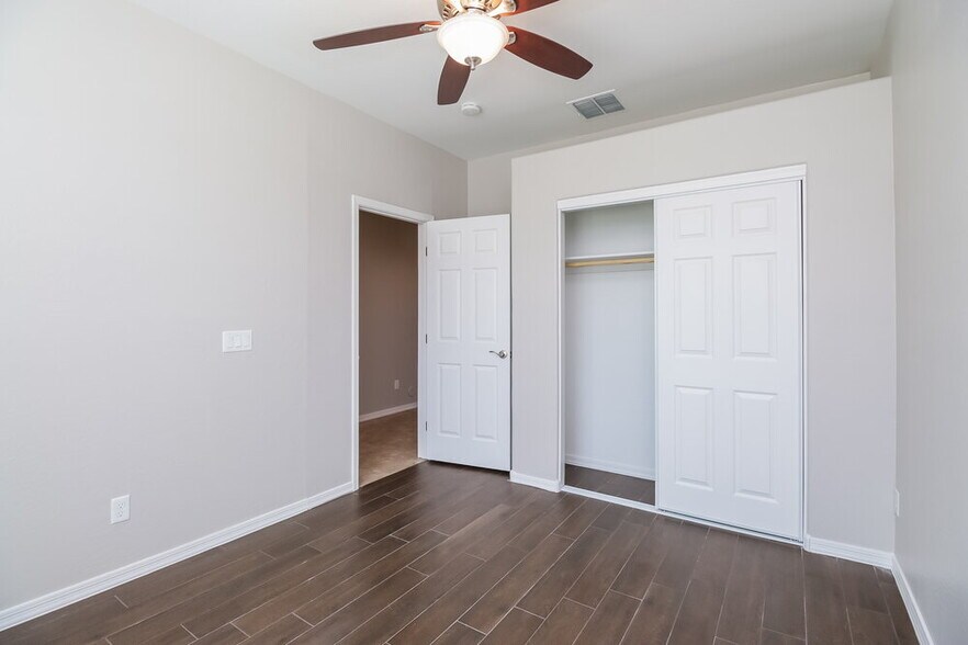 Building Photo - 1642 W Desert Spring Way