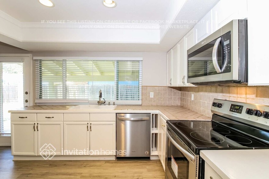 Building Photo - 5113 Hardaway Cir