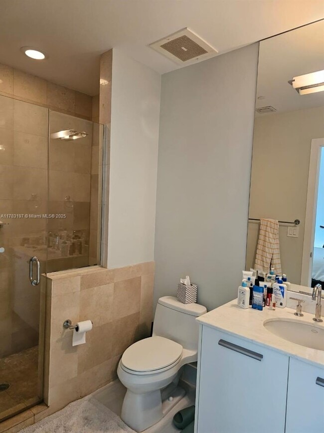 Building Photo - 1050 Brickell Ave