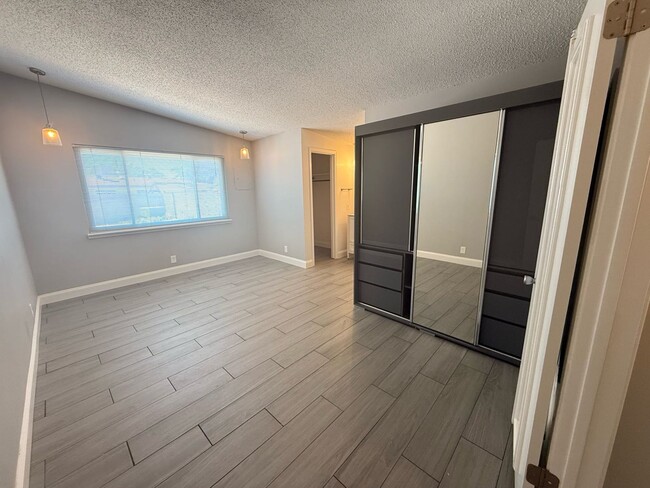 Building Photo - Charming 3 bedroom in NE Albuquerque. Osuna/San Pedro area near San Mateo. Refrigerated Air! 2 Ca...