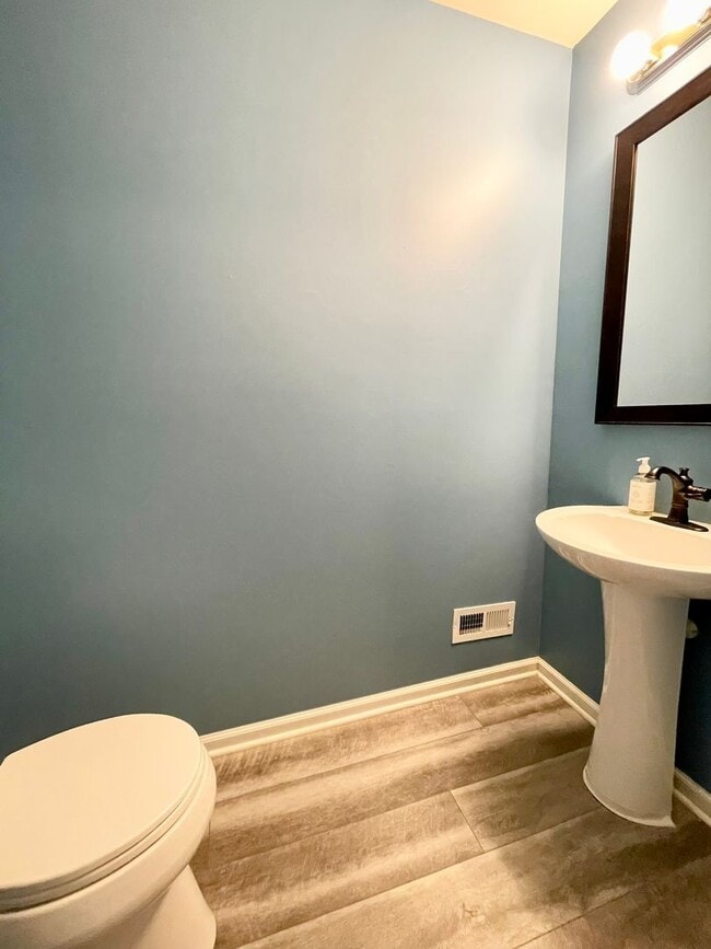 Building Photo - West Columbia