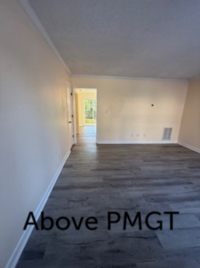 Building Photo - E Blackstock Rd-11