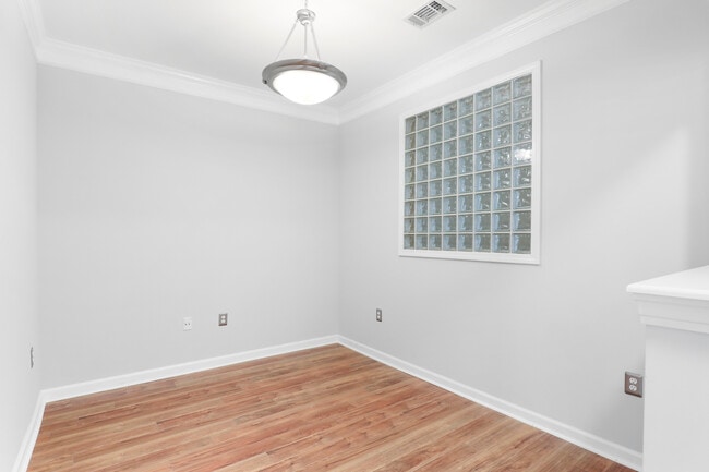 Dining Room 1 - 10 Perimeter Summit Blvd NE