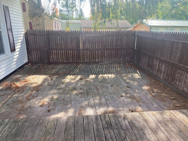 Building Photo - 3 Bed 1 Bath Single Home in Antigo