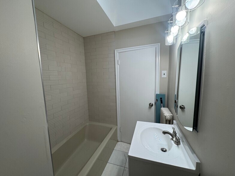 Building Photo - 5948 Malta St