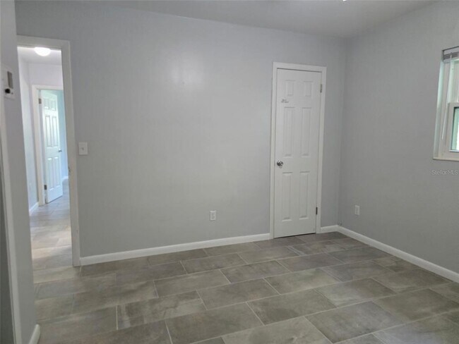 Building Photo - 507 Lake Lulu Dr