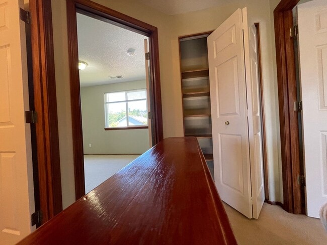 Building Photo - Bright 3 Bedroom 2.5 Bathroom House ~ Wash...