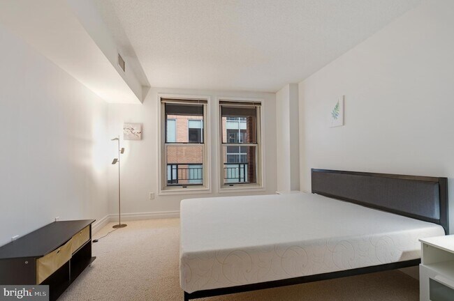 Building Photo - 915 E Street NW Unit 1001