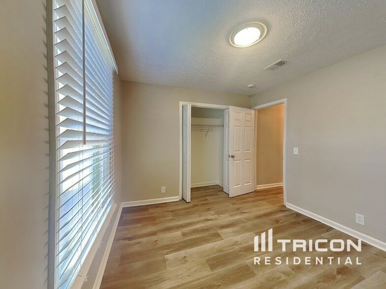 Building Photo - 100 Yorkside Pl