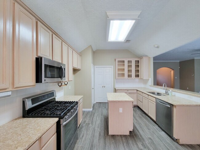 Building Photo - 18511 Falcon Crest Dr