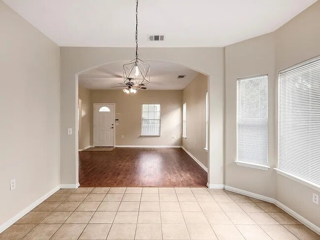 Building Photo - 1112 Juniper St