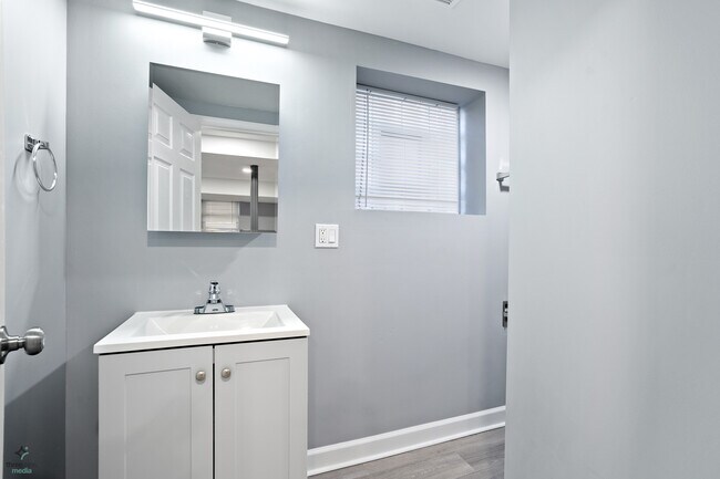 Building Photo - 5329 N Central Ave