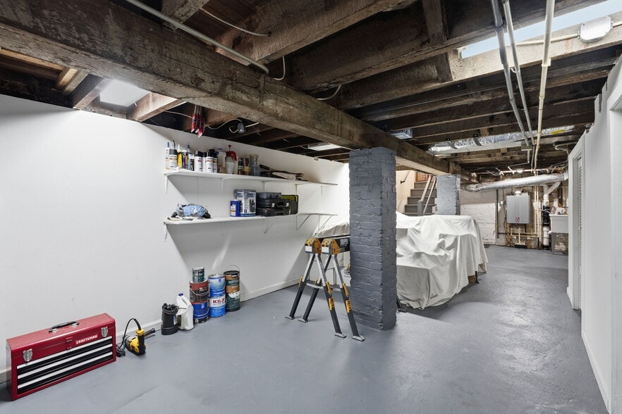 Building Photo - 502 D St NE