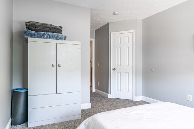 Building Photo - 191 Trenton Pl