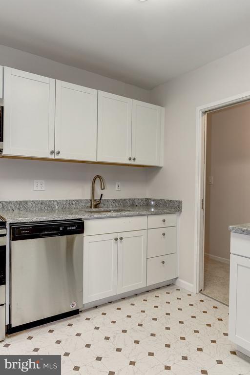 Building Photo - 9708 Kingsbridge Dr