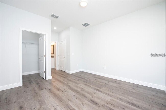 Building Photo - 574 Geraldine Dr