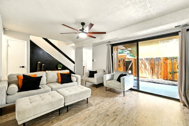 Building Photo - Welcome to Your New Home in the Heart of Denver!