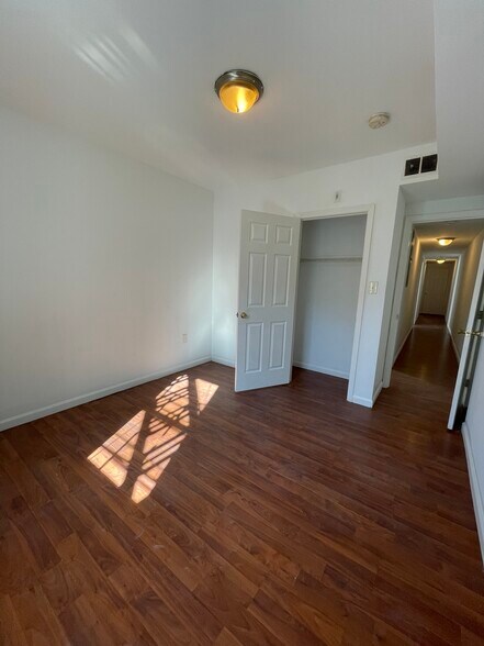 Building Photo - 6006 Chestnut St