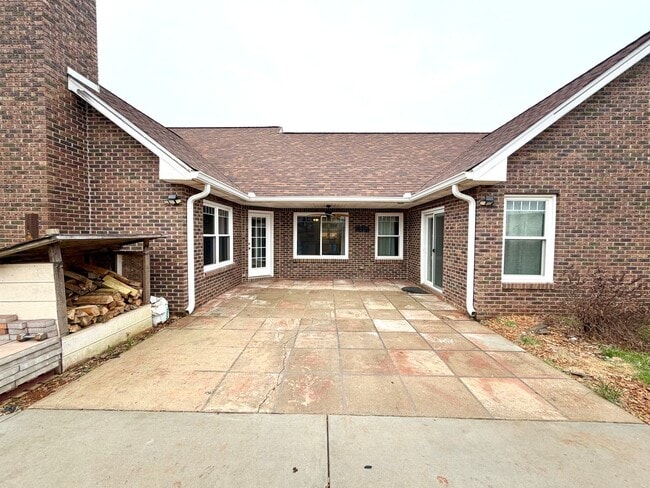 Building Photo - 979 Culverson Ct