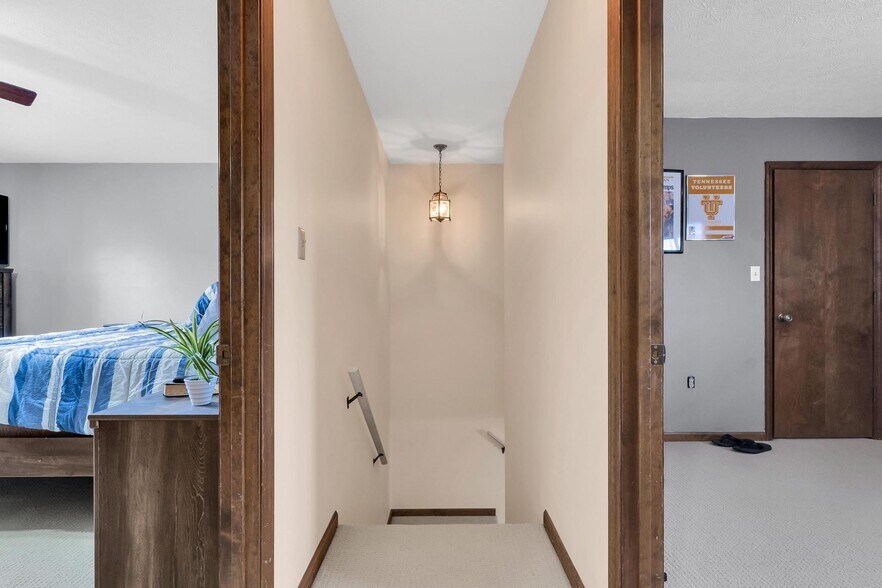 Building Photo - 1060 Pebble Dr