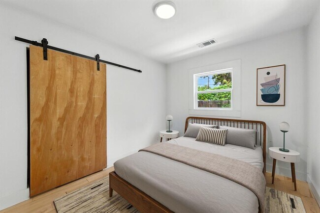 Building Photo - 53 Comal St