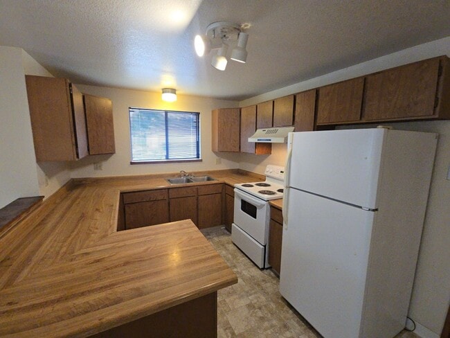 Building Photo - 3-Bedroom Arcata home located close to Cal...
