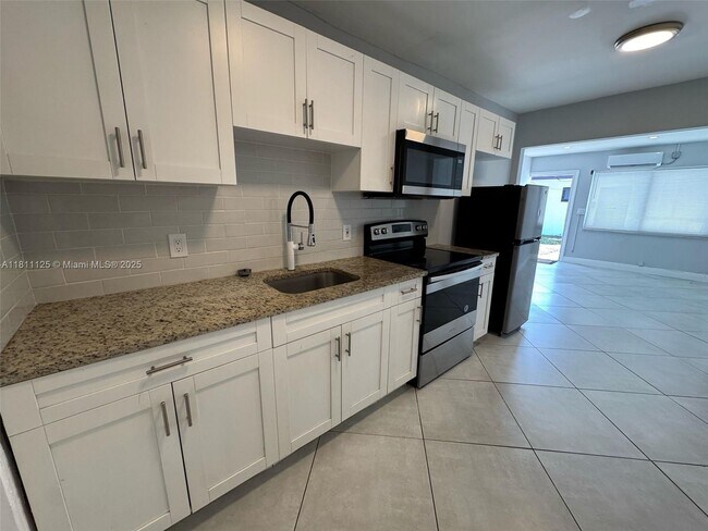 Primary Photo - 841 NW 5th Ave
