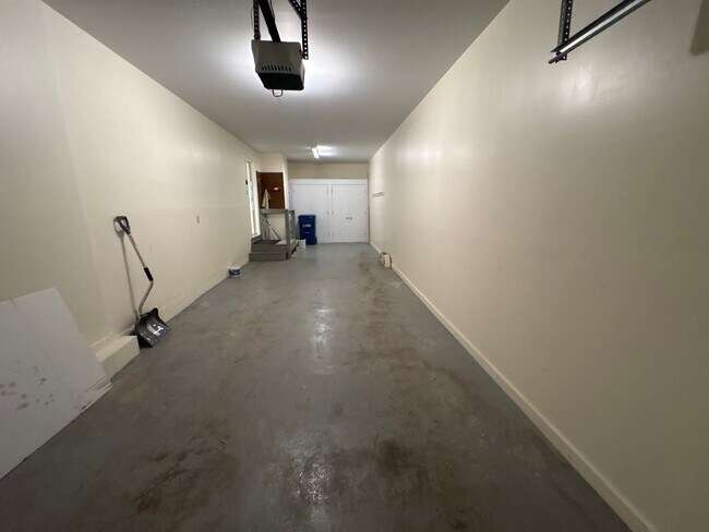 Building Photo - 401 Browning Ln