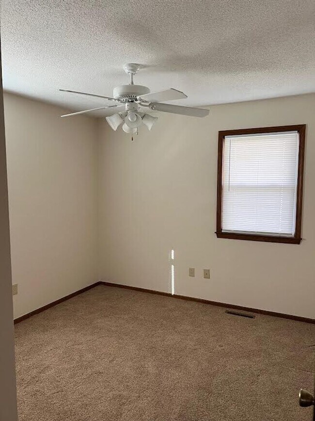 Building Photo - 219 W Market St