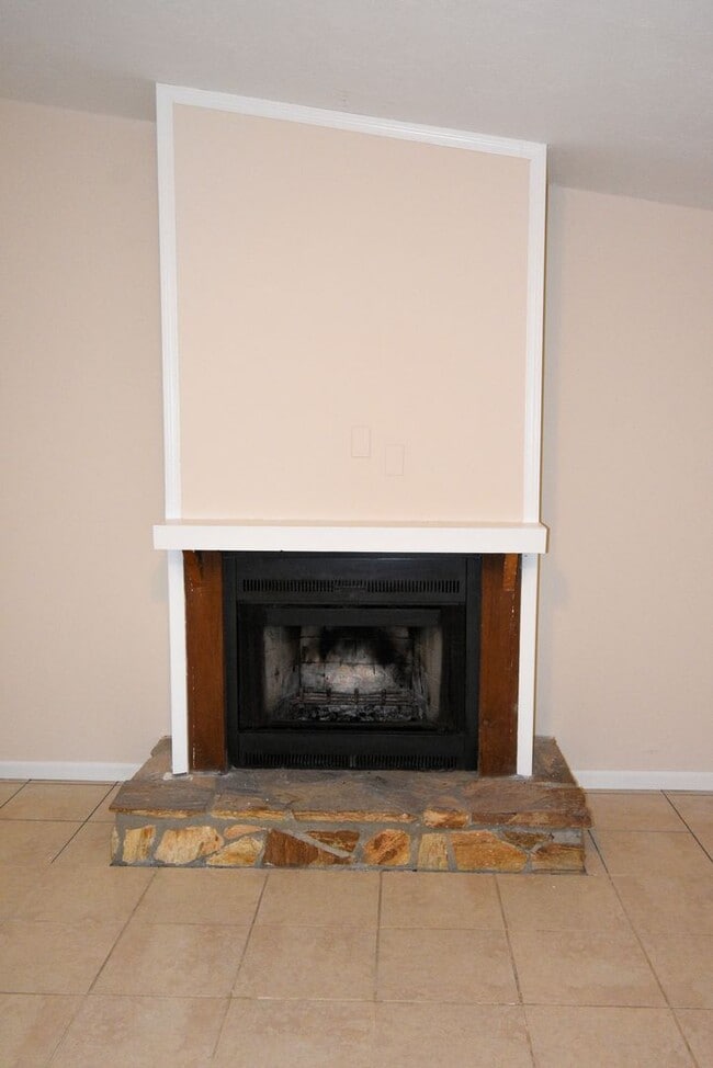Building Photo - Spacious 3BR 2BA Home in Lehigh Acres  REC...