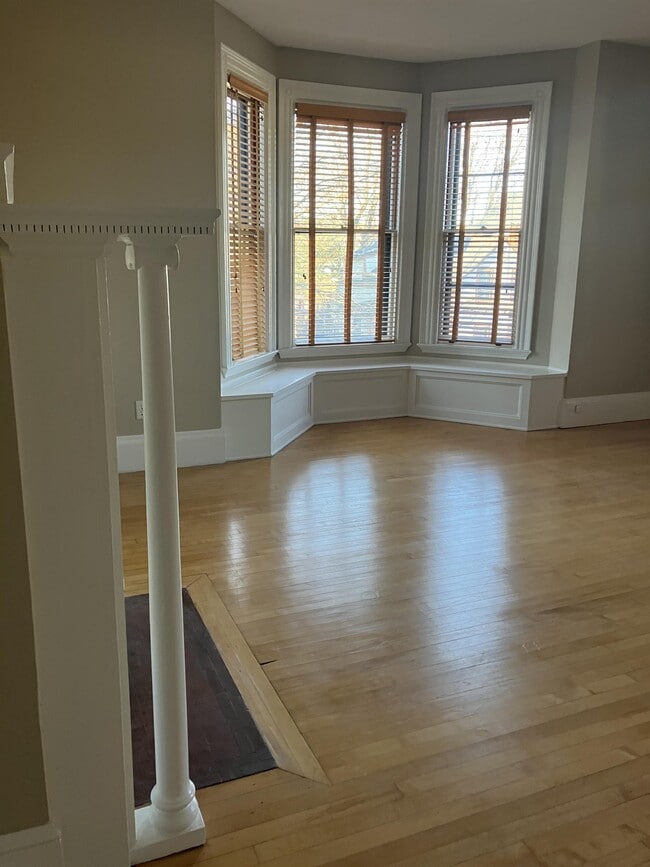 Building Photo - 322 Spring St